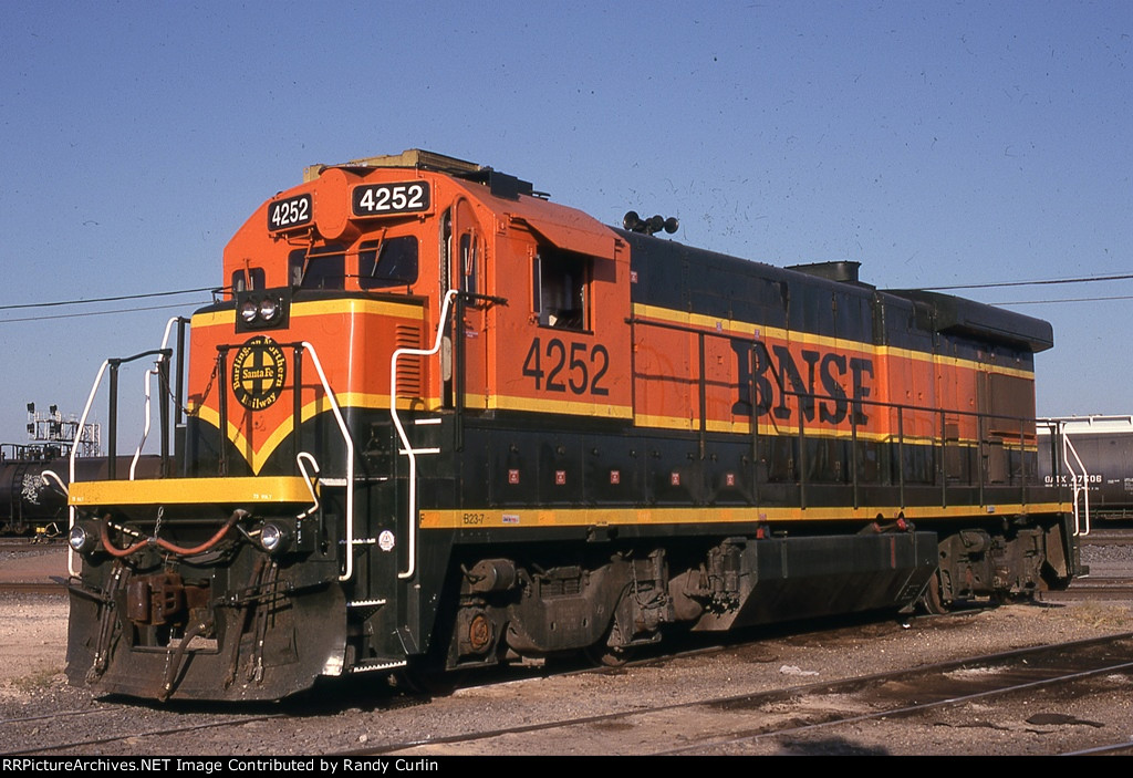 BNSF 4252 at Amarillo